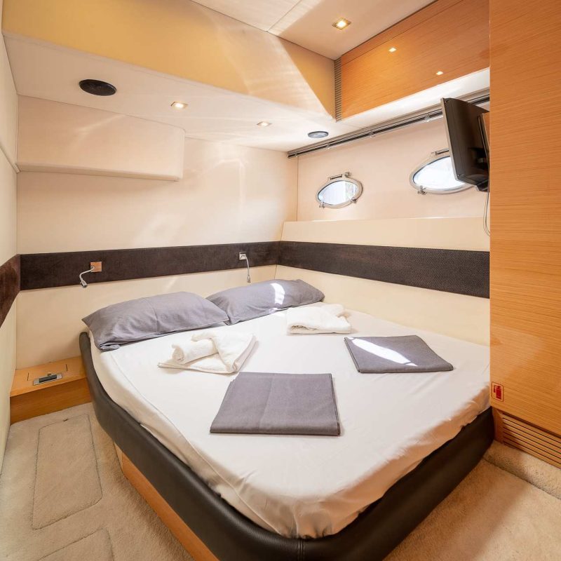 inside the Αzimut Luna Private Yacht